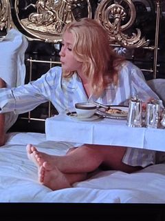 Juliet Mills feet photo 2