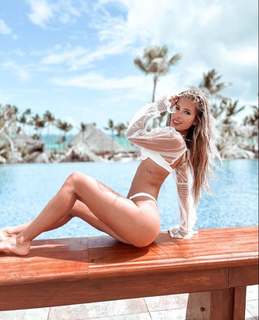Julieta Poggio feet photo 9