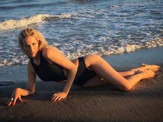 Julieta Prandi feet photo thumbnail