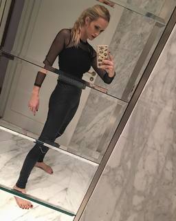 Julieta Prandi feet photo thumbnail