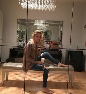 Julieta Prandi feet photo thumbnail