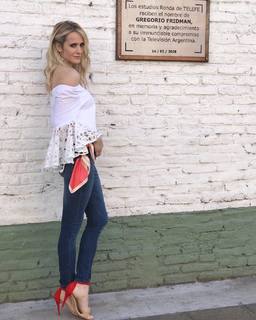 Julieta Prandi feet photo thumbnail