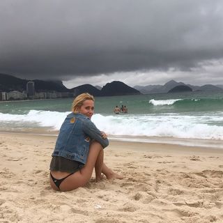 Julieta Prandi feet photo thumbnail