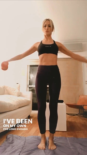 Julieta Prandi feet photo thumbnail