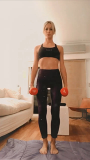 Julieta Prandi feet photo thumbnail