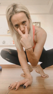 Julieta Prandi feet photo thumbnail