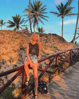 Julieta Prandi feet photo thumbnail