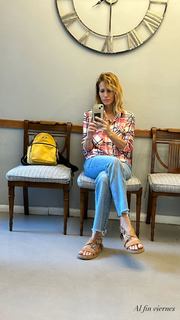 Julieta Prandi feet photo thumbnail