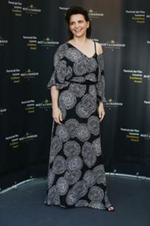 Juliette Binoche feet photo thumbnail