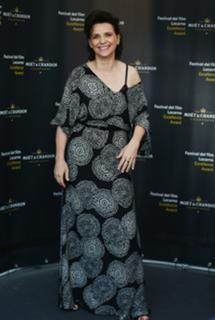 Juliette Binoche feet photo thumbnail