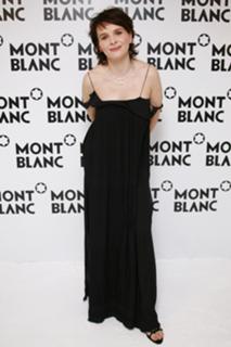 Juliette Binoche feet photo thumbnail