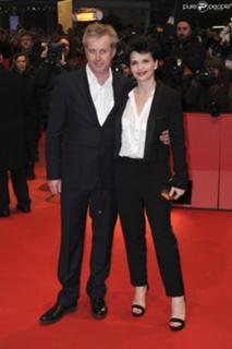 Juliette Binoche feet photo thumbnail