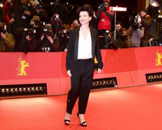 Juliette Binoche feet photo thumbnail