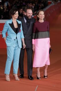 Juliette Binoche feet photo thumbnail