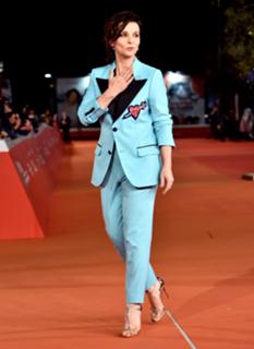 Juliette Binoche feet photo thumbnail