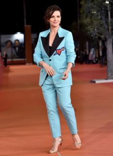 Juliette Binoche feet photo thumbnail