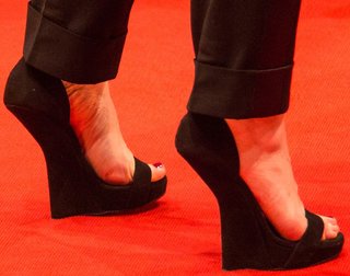 Juliette Binoche feet photo thumbnail
