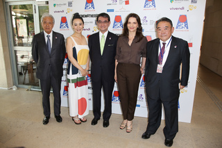 Juliette Binoche feet photo thumbnail