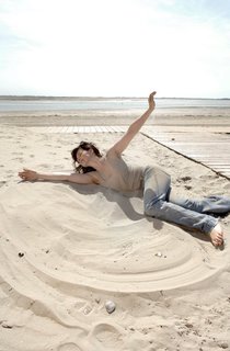 Juliette Binoche feet photo thumbnail