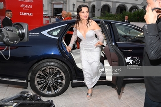 Juliette Binoche feet photo thumbnail