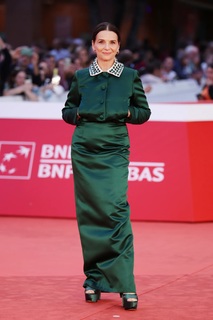 Juliette Binoche feet photo thumbnail