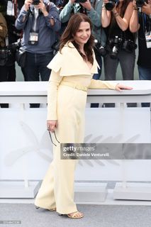 Juliette Binoche feet photo thumbnail