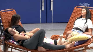 Juliette feet photo thumbnail