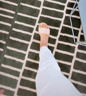 Juliette feet photo thumbnail