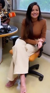 Juliette feet photo thumbnail