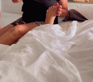 Juliette feet photo thumbnail