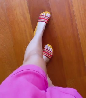 Juliette feet photo thumbnail