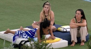 Juliette feet photo thumbnail