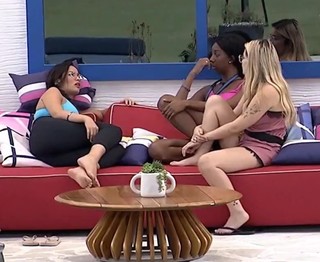 Juliette feet photo thumbnail