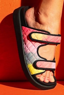 Juliette feet photo thumbnail