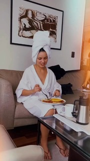 Juliette feet photo thumbnail