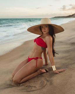 Juliette feet photo thumbnail