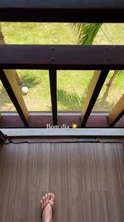 Juliette feet photo thumbnail