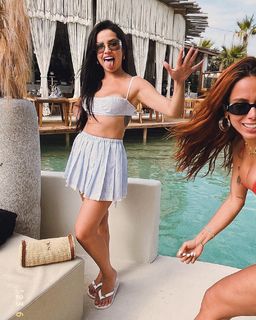 Juliette feet photo thumbnail