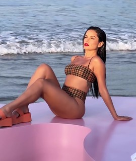 Juliette feet photo thumbnail