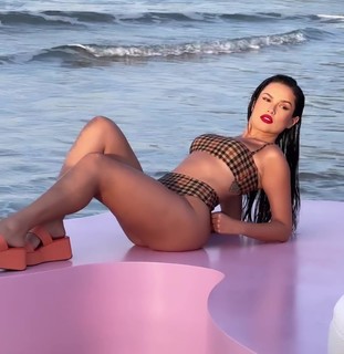 Juliette feet photo thumbnail