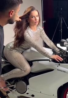 Juliette feet photo thumbnail