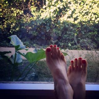 Juliette Lewis feet photo thumbnail