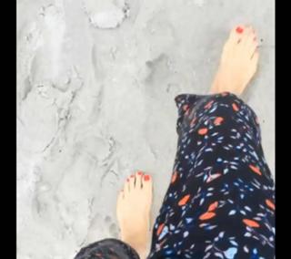Juliette Lewis feet photo thumbnail
