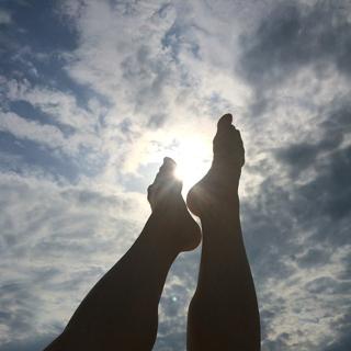 Juliette Lewis feet photo thumbnail