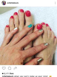 Juliette Lewis feet photo thumbnail