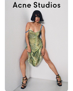 Juliette Lewis feet photo thumbnail
