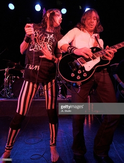 Juliette Lewis feet photo thumbnail