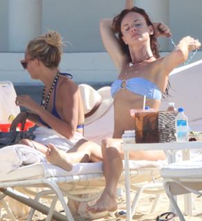 Juliette Lewis feet photo thumbnail