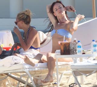 Juliette Lewis feet photo thumbnail
