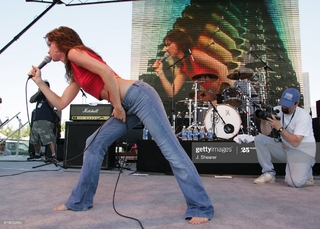 Juliette Lewis feet photo thumbnail